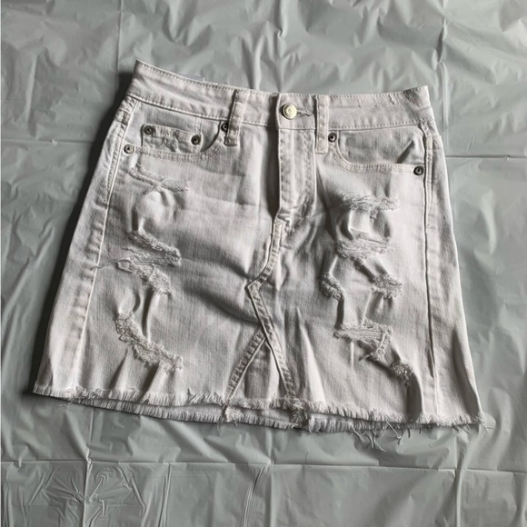 American eagle white jean mini skirt  distressed look size US00 regular - Picture 5 of 11